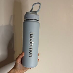 Lululemon Powder Blue Water Bottle 24 oz straw lid back to life sport bottle